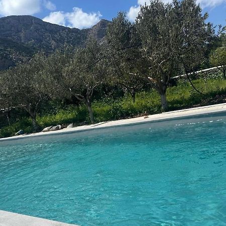 Villa River With Pool Kamáresz Kültér fotó